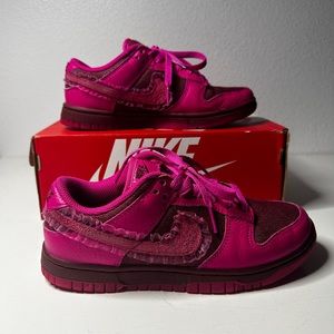 NIKE DUNK LOW VALENTINE’S 💖💗💕🌺💝 size 6